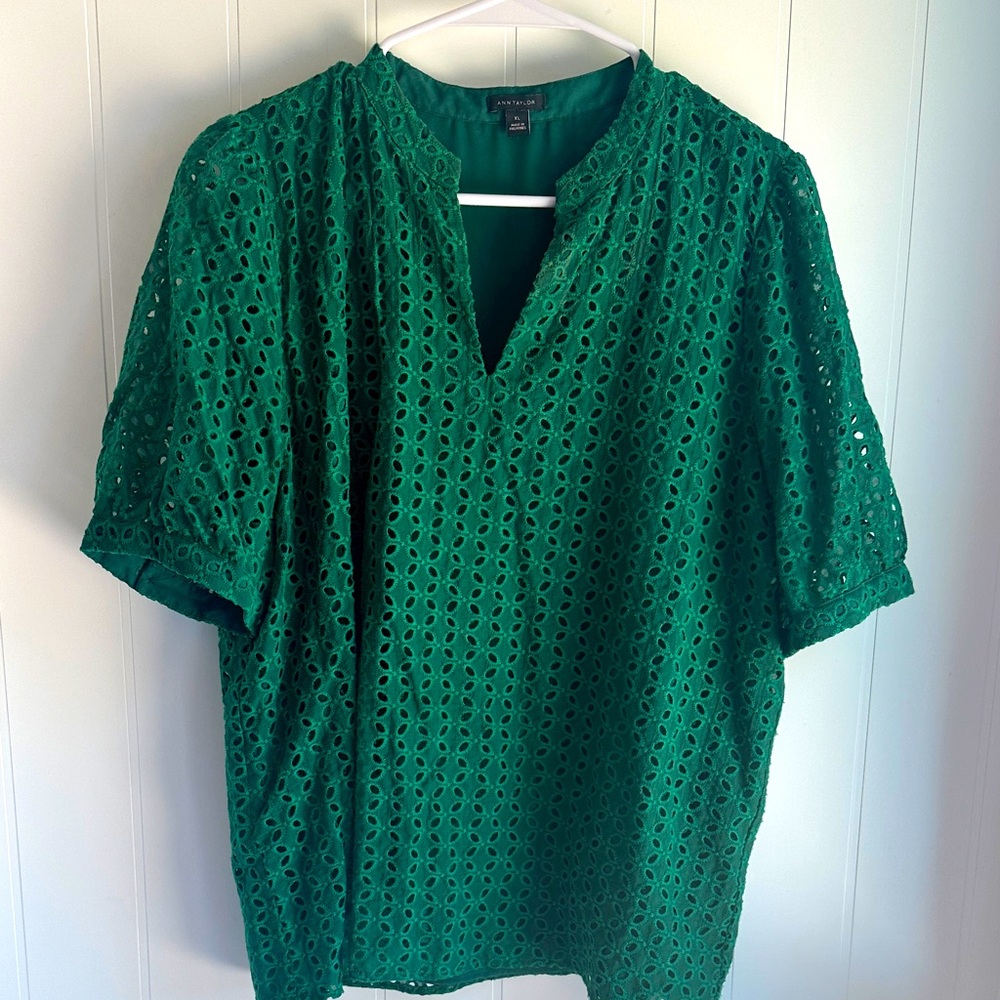 Ann Taylor Green Short Sleeve Eyelet Tee